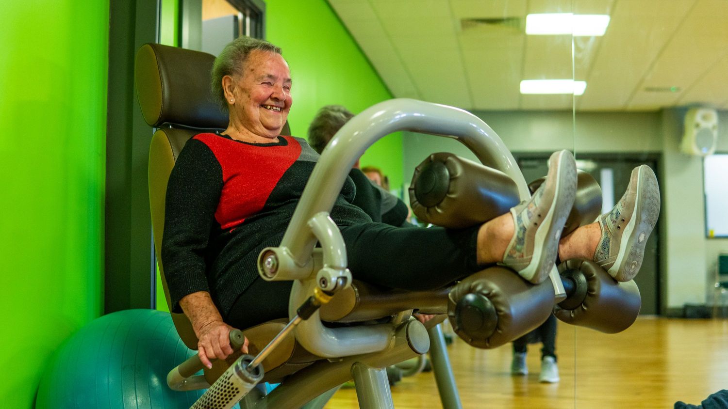 An woman on an exercise machine